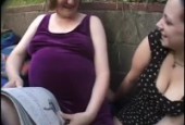 2 femmes enceintes se font plaisir et jouissent